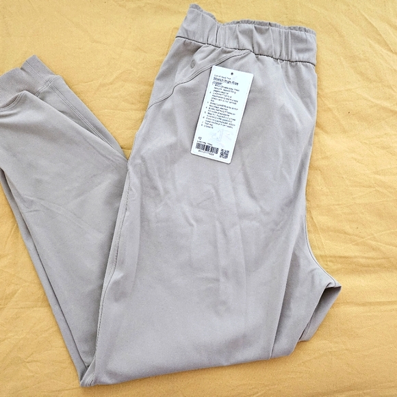 NWT Lululemon high rise joggers- sz 12 - Picture 2 of 4